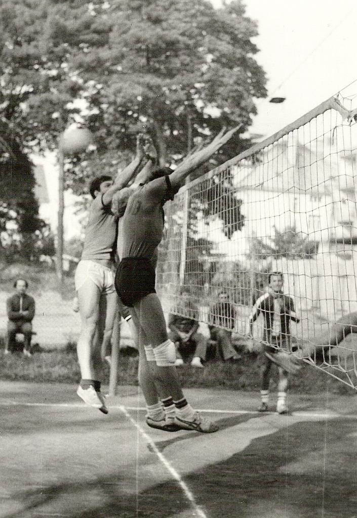 R002